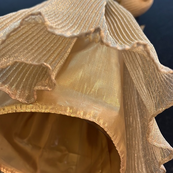 13 inch Porcelain Victorian Angel - Gold and Burgundy - Picture 13 of 16